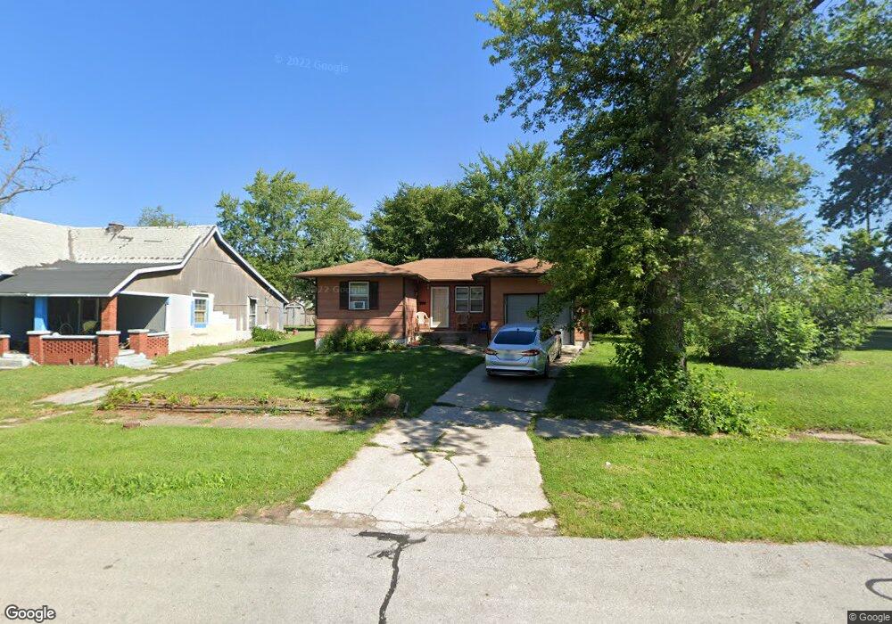 1019 Henry St, Moberly, MO 65270 - photo 1
