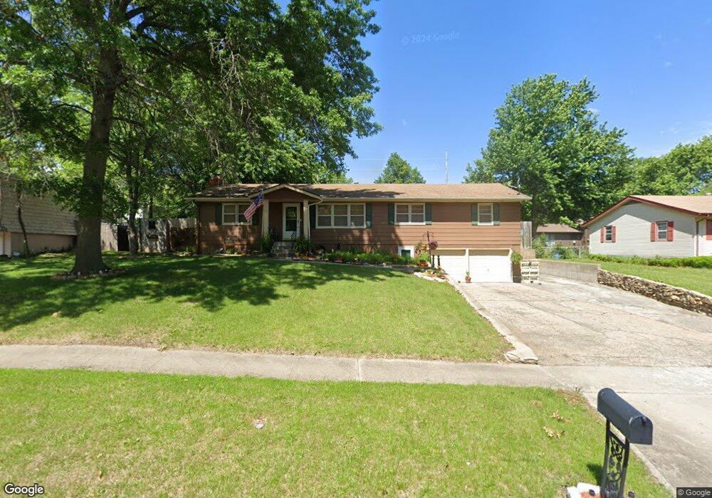 3427 SW James St, Topeka, KS 66614 - photo 1