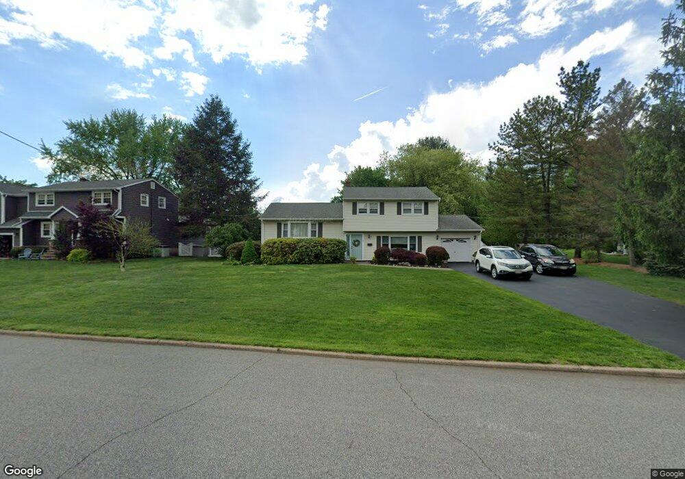 7 Phyllis Ct, Pequannock, NJ 07440 - photo 1