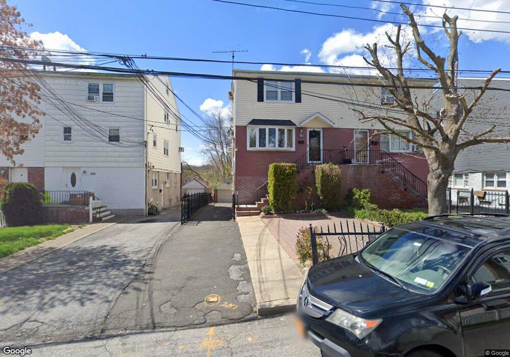 251 Hoover Rd, Yonkers, NY 10710 - photo 1