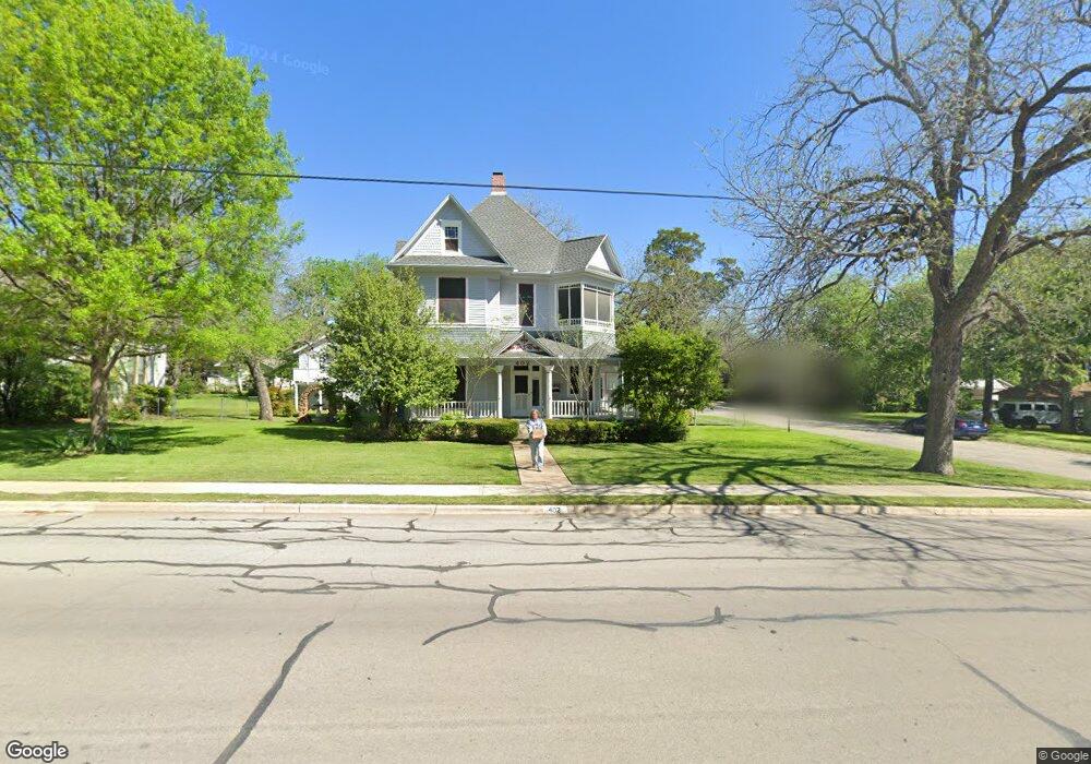 402 W Lee Ave, Weatherford, TX 76086 - photo 1