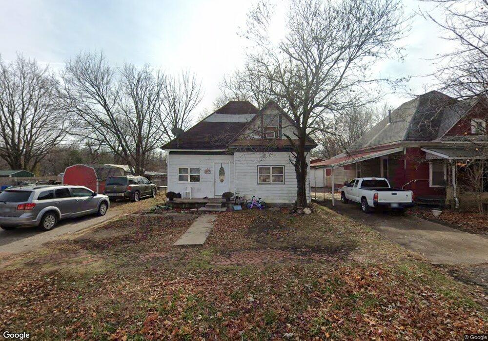 2010 Maple Ave, Parsons, KS 67357 - photo 1