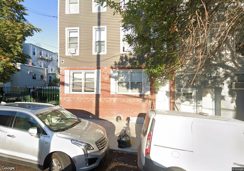 56-10 61st St unit 3R, Flushing, NY 11378 - photo 1