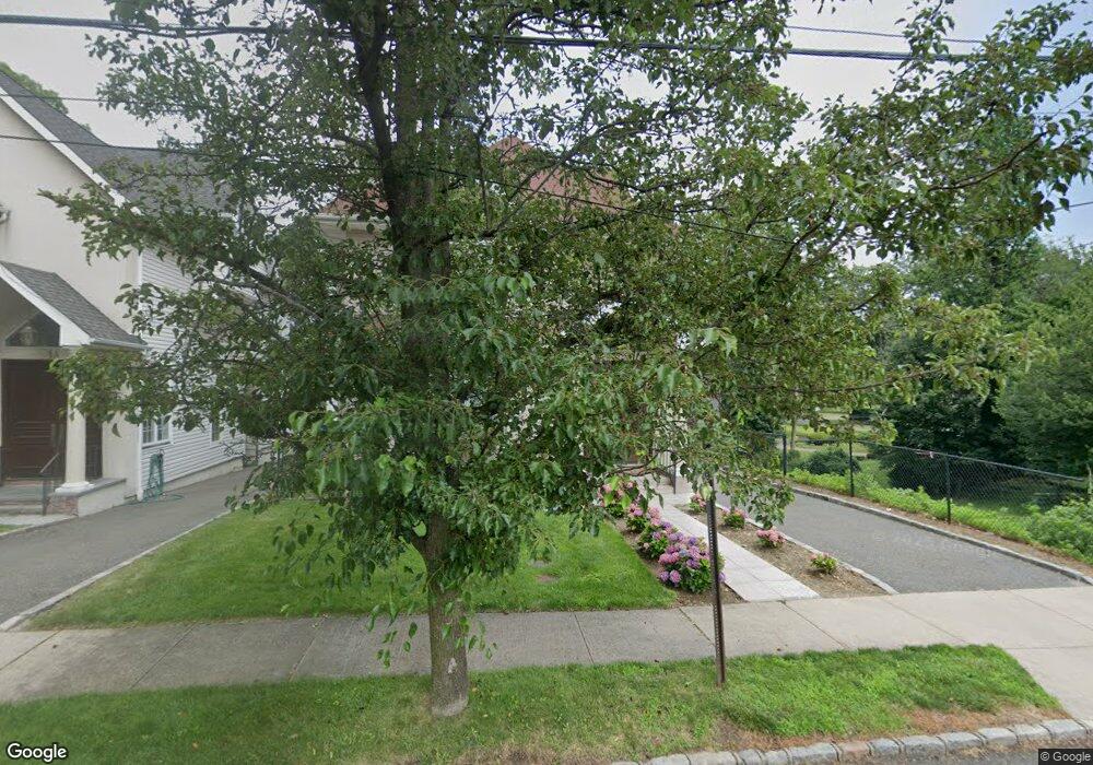 1 Floyd Place, Great Neck, NY 11024 - photo 1