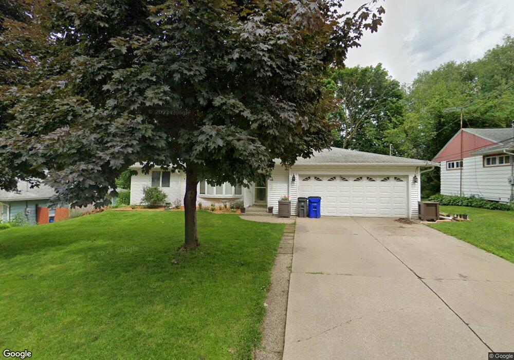 133 26th St NW, Cedar Rapids, IA 52405 - photo 1