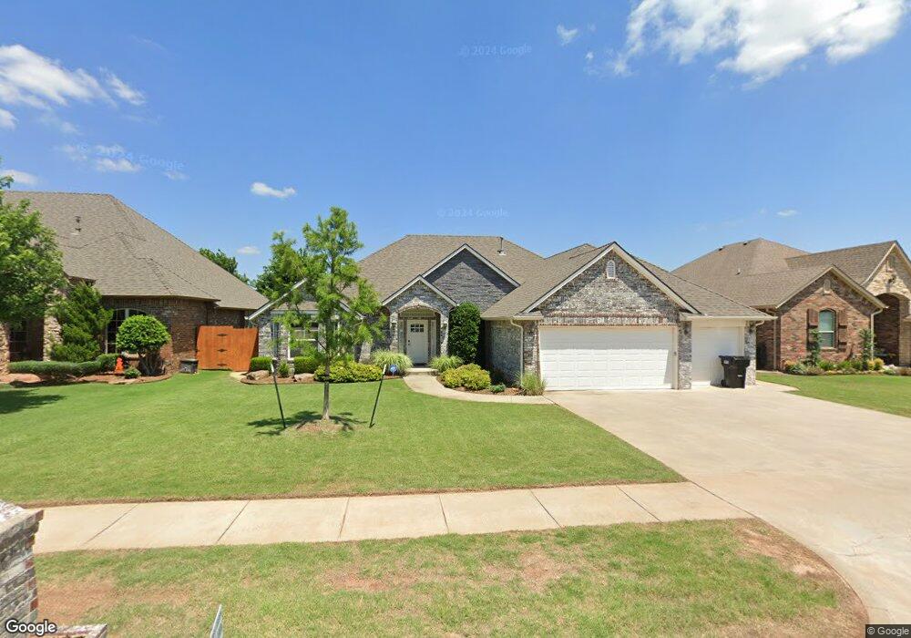 708 Lindsey Ln, Moore, OK 73160 - photo 1