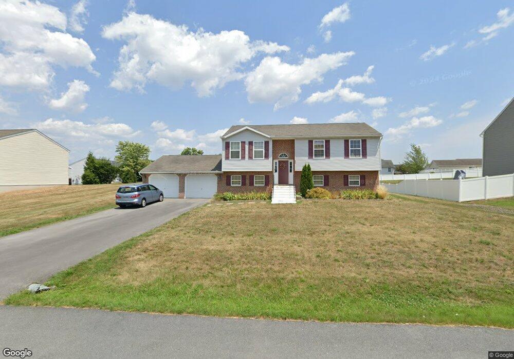 821 Bristol Dr, Greencastle, PA 17225 - photo 1