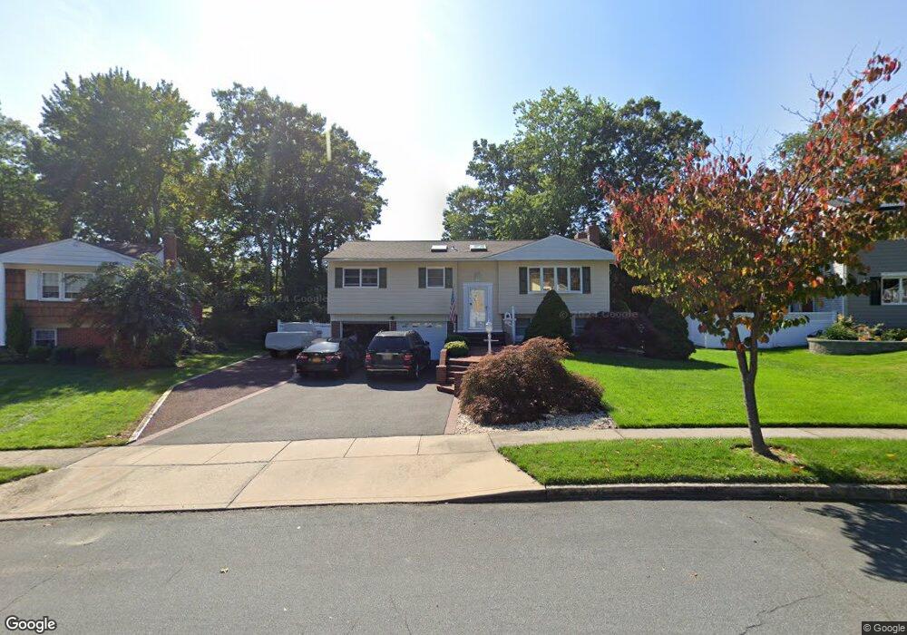 30 Wenmore Rd, ComMacK, NY 11725 - photo 1