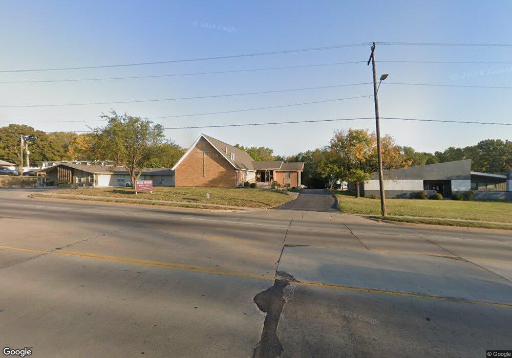 3216 SW 29th St, Topeka, KS 66614 - photo 1