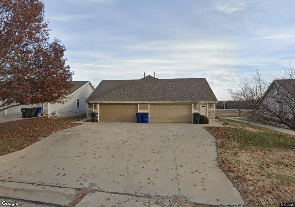932 N Fieldstone Dr, Lawrence, KS 66049 - photo 1