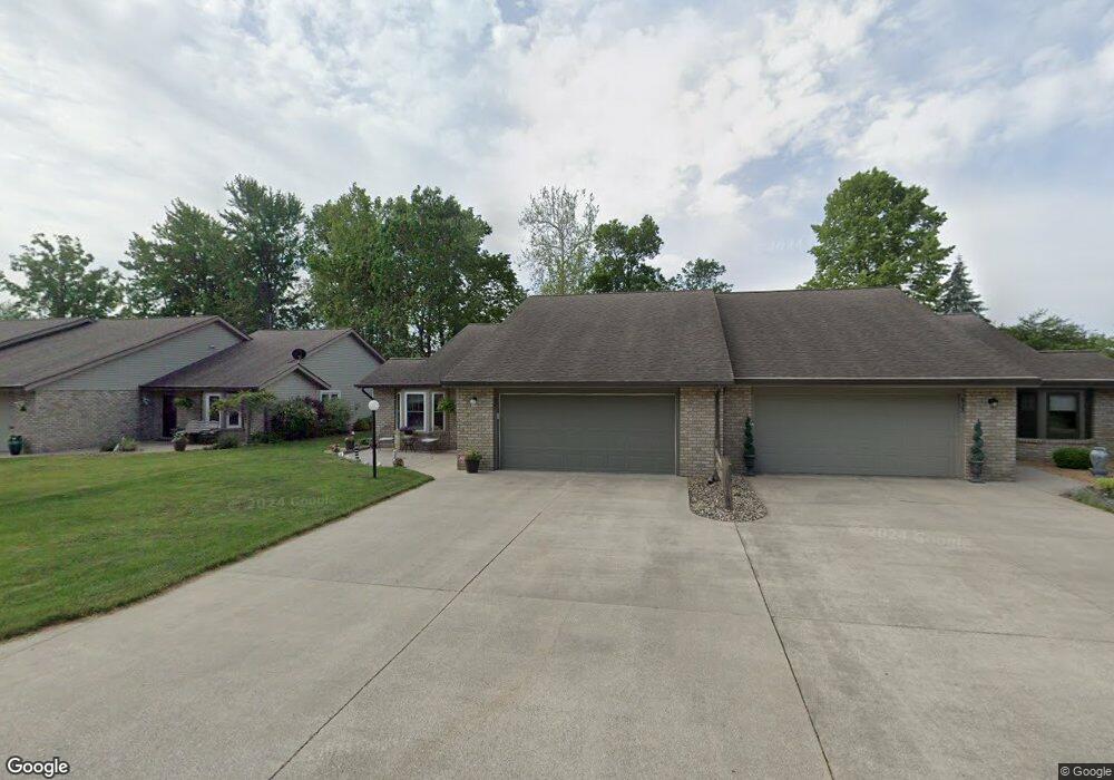 435 Hickory Ln, Nappanee, IN 46550 - photo 1