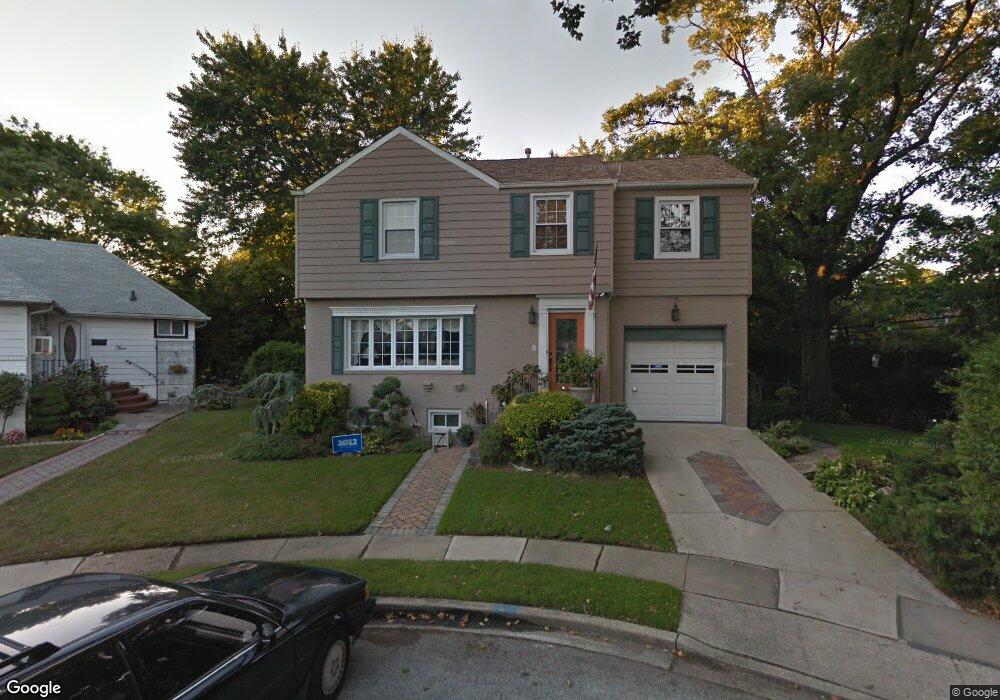 2 Hawthorne Ln, Valley Stream, NY 11581 - photo 1