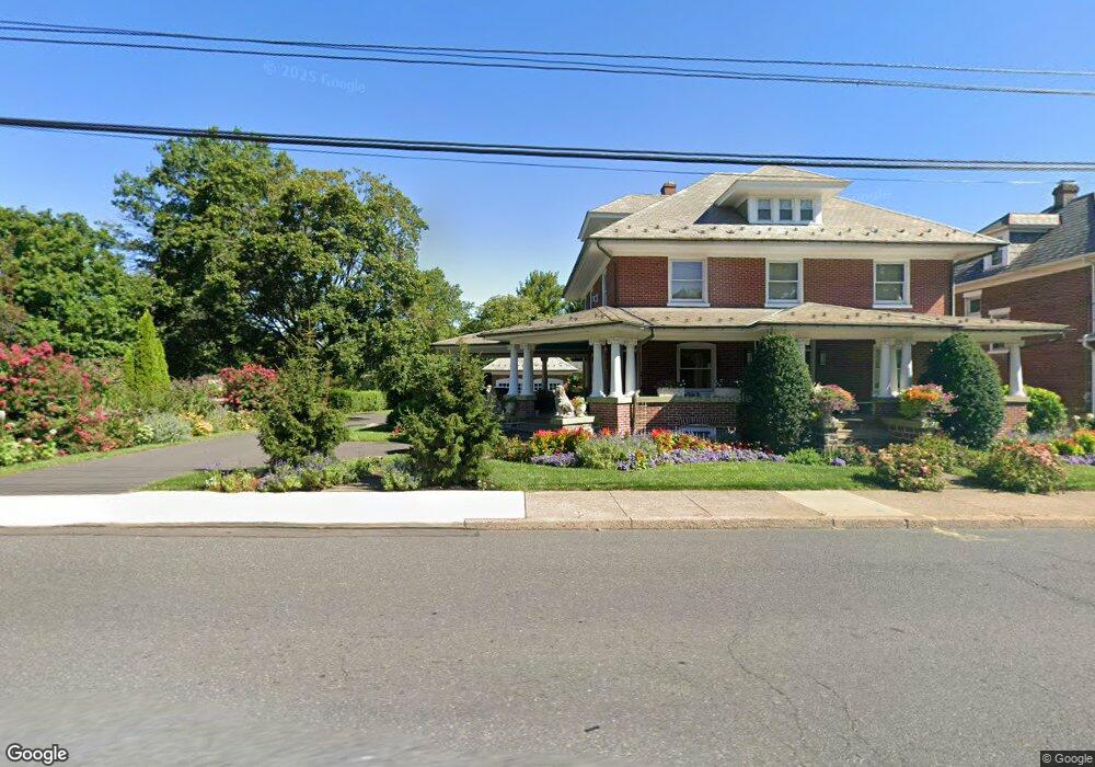 1121 W Broad St, Quakertown, PA 18951 - photo 1