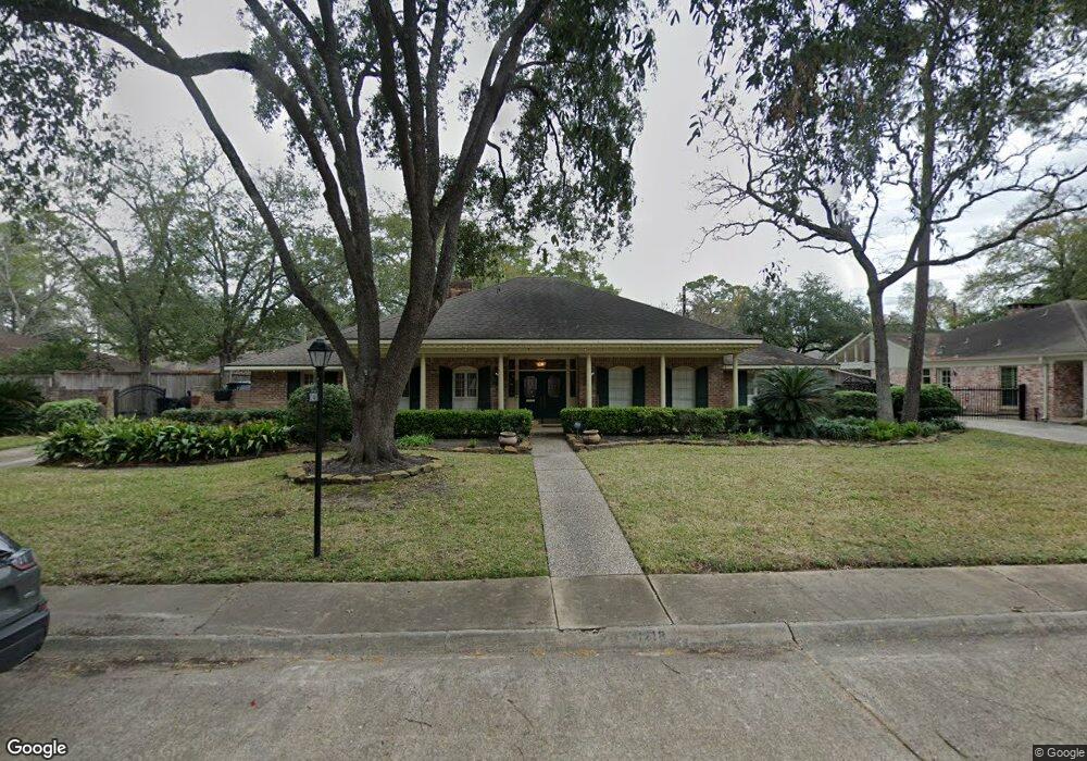 10218 Pine Forest Rd, Houston, TX 77042 - photo 1