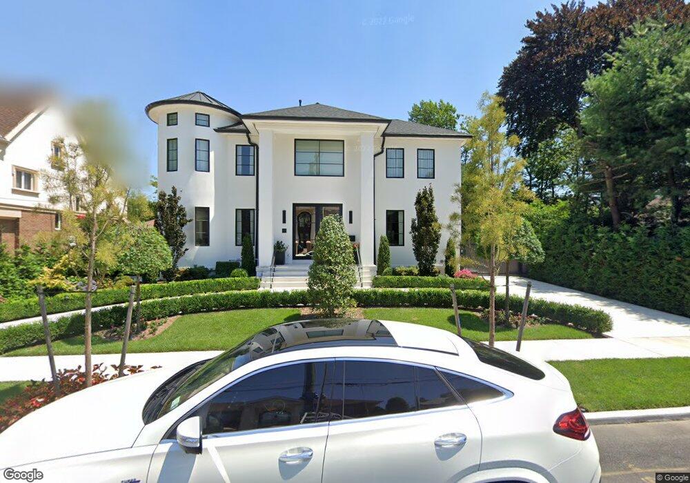 605 Parsons Blvd, Whitestone, NY 11357 - photo 1