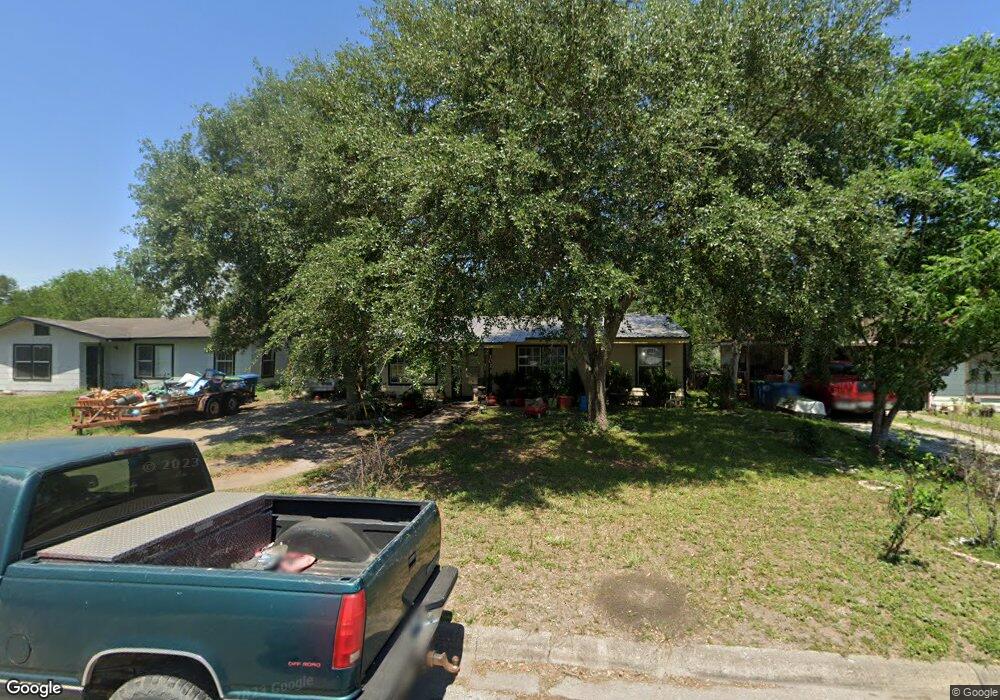 1011 E Huntington St, Beeville, TX 78102 - photo 1