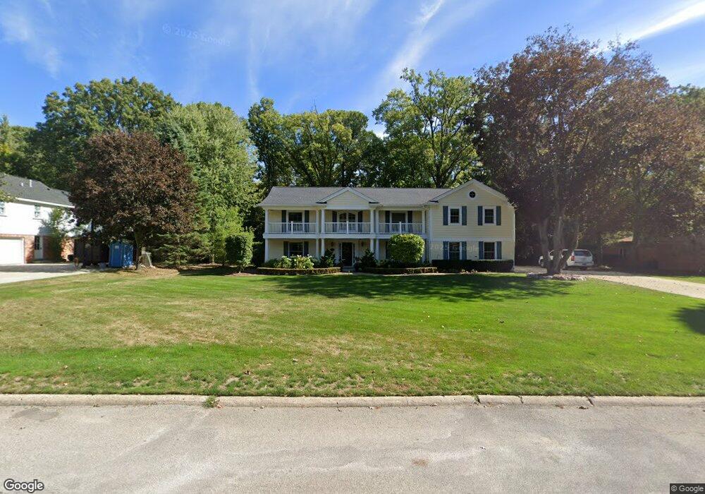 3231 E Bradford Dr, Bloomfield Hills, MI 48301 - photo 1