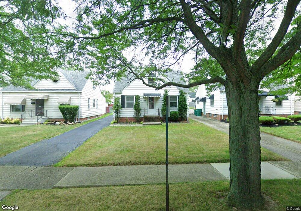 21007 Raymond St, Maple Heights, OH 44137 - photo 1