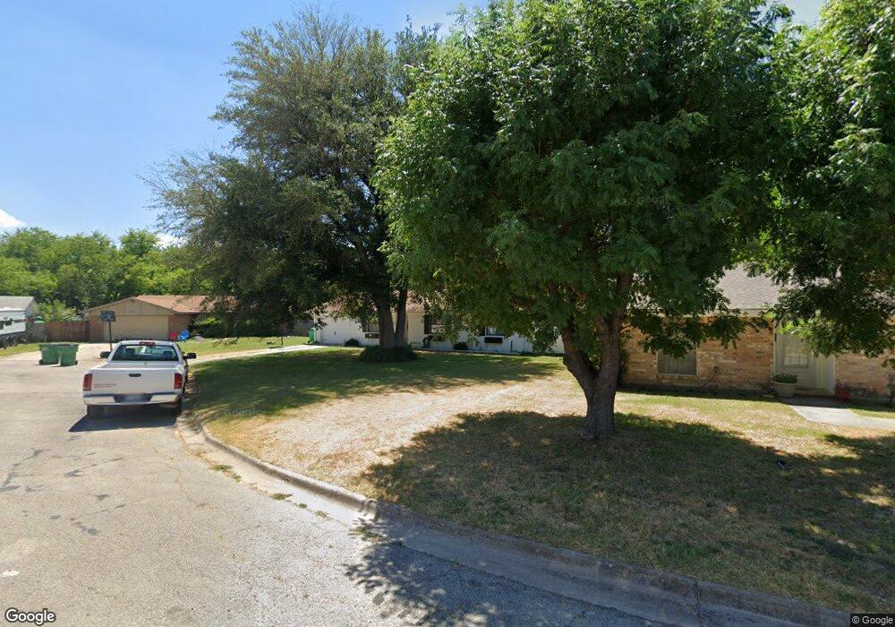 911 Dover Dr, Gainesville, TX 76240 - photo 1