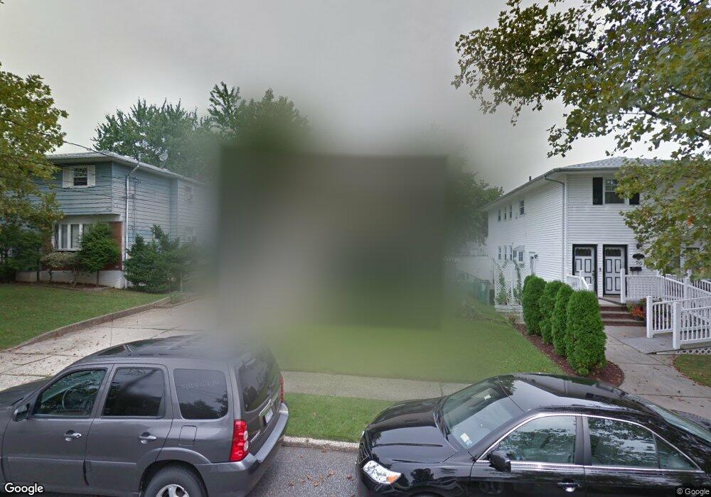 7 W Cedarview Ave, Staten Island, NY 10306 - photo 1