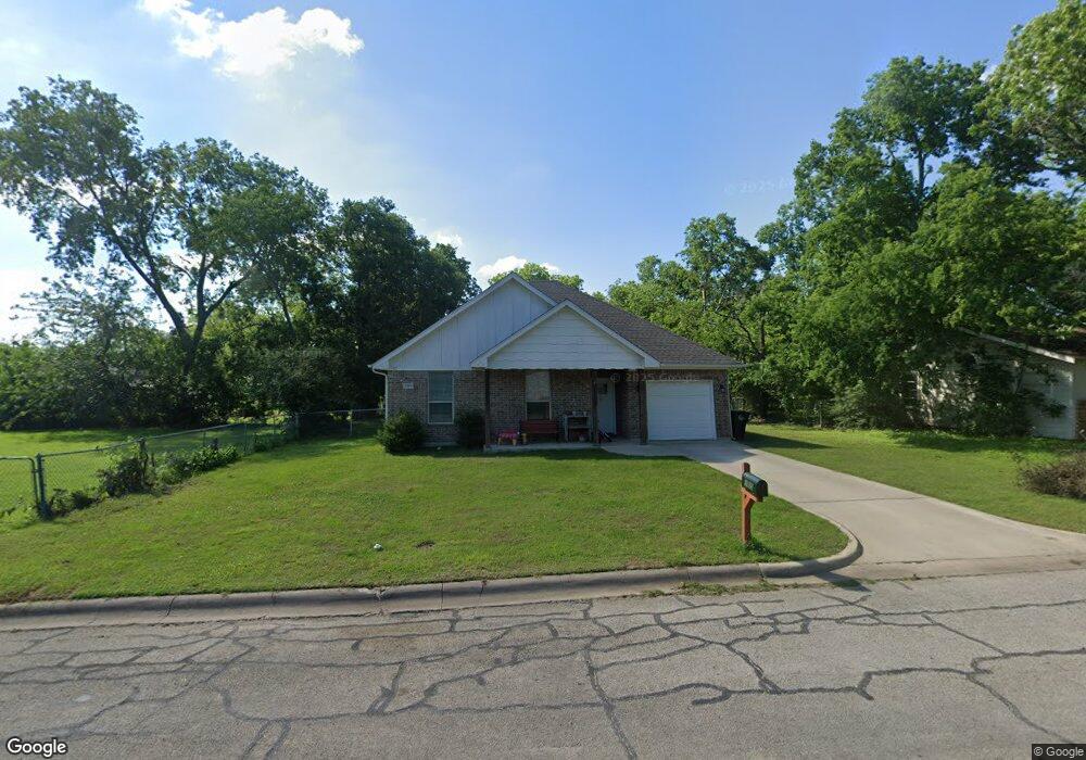 1005 Williams Ave, Cleburne, TX 76033 - photo 1