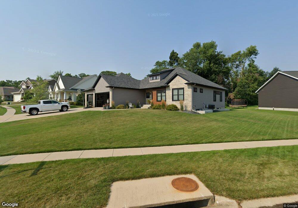 3319 Cedar River Ct NE, Cedar Rapids, IA 52411 - photo 1
