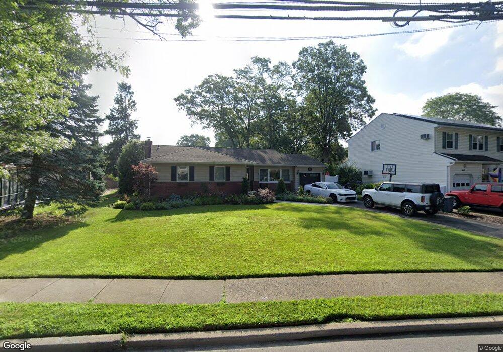 1405 Little Whaleneck Rd, Merrick, NY 11566 - photo 1