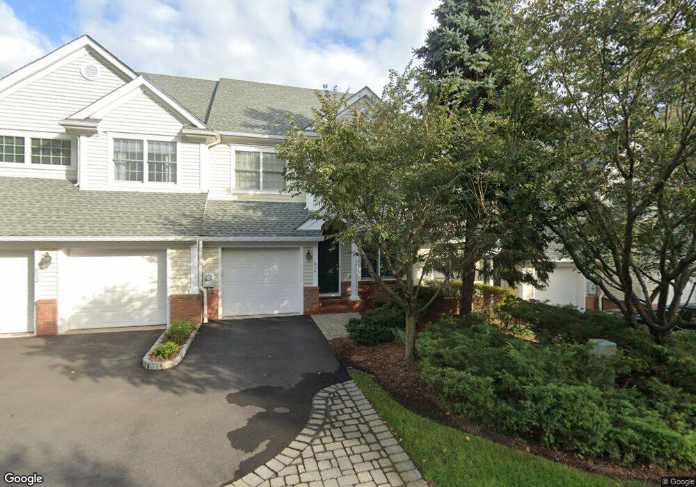 604 Stonewall Ct unit 604, Wyckoff, NJ 07481 - photo 1