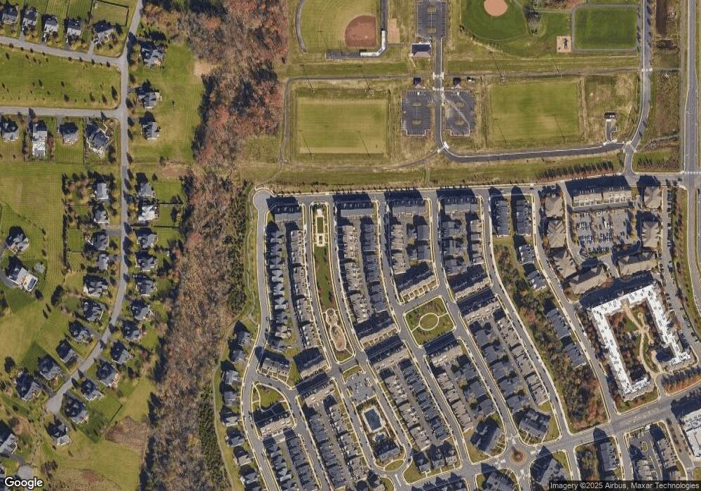 22681 Naugatuck Square, Ashburn, VA 20148 - photo 1