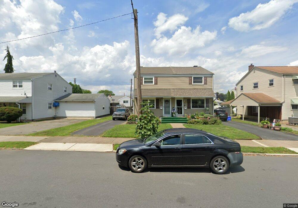 1356 Greenview Dr, Bethlehem, PA 18018 - photo 1