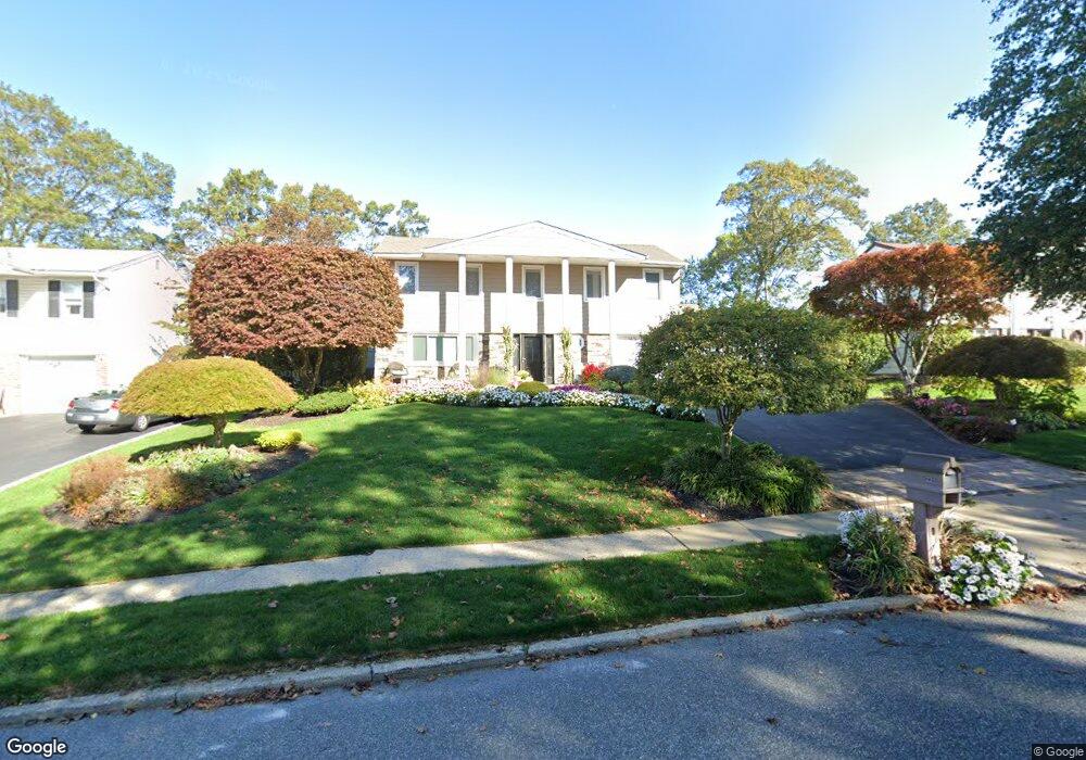 23 Wesleyan Rd, ComMacK, NY 11725 - photo 1