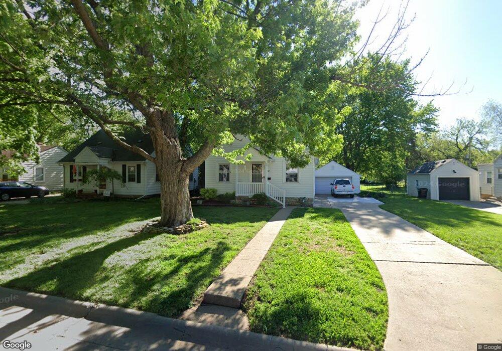 912 SW Hedgewood Ave, Topeka, KS 66606 - photo 1