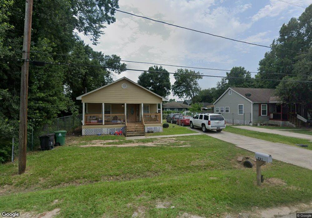 981 Reverend b j Lewis Dr, Houston, TX 77088 - photo 1