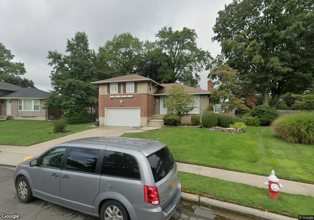 9 Felice Ln, Plainview, NY 11803 - photo 1