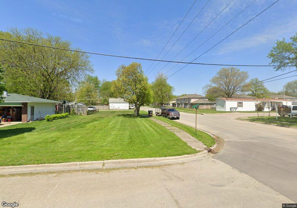 325 N Butler St, Lincoln, IL 62656 - photo 1