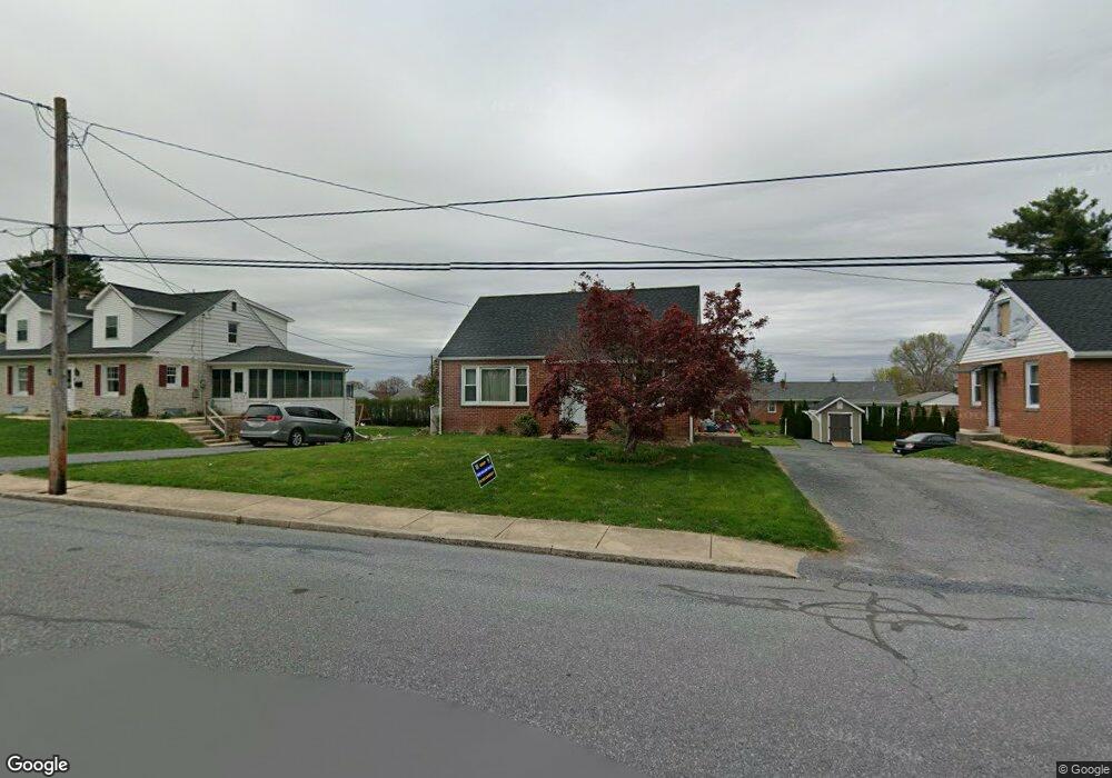 519 W Broad St, New Holland, PA 17557 - photo 1