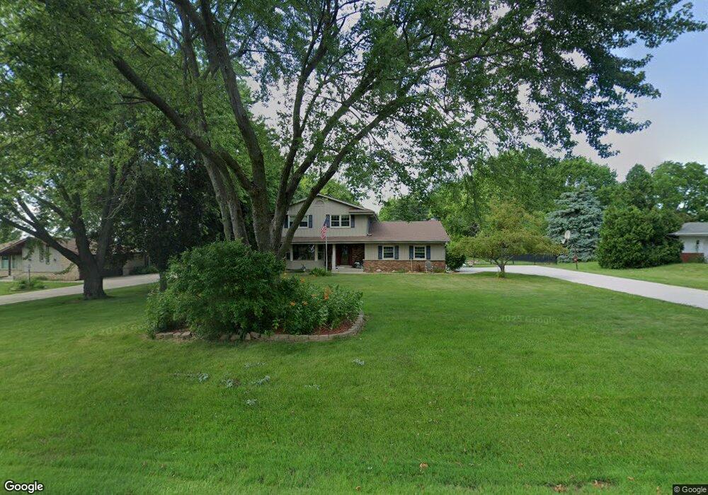 N58W26392 Mount Du Lac Dr, Sussex, WI 53089 - photo 1