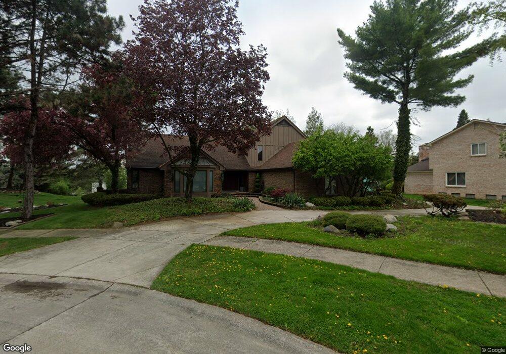 2629 Creek Bend Dr, Troy, MI 48098 - photo 1