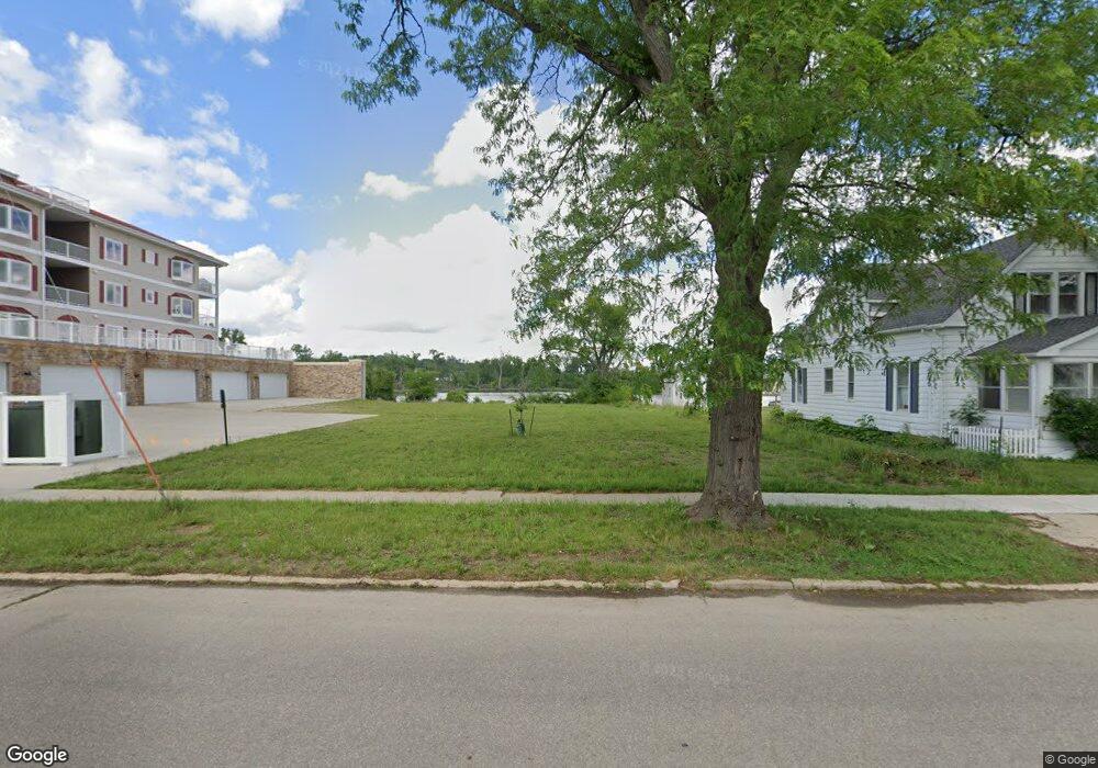 1869 Ellis Blvd NW, Cedar Rapids, IA 52405 - photo 1