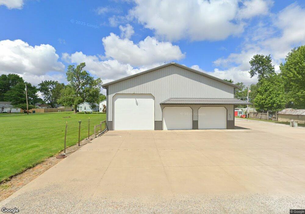 717 N 3rd St, Mattoon, IL 61938 - photo 1