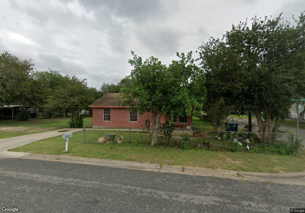 1112 W Huntington St, Beeville, TX 78102 - photo 1