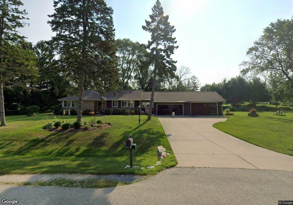 8580 N Fox Croft Ln, Milwaukee, WI 53217 - photo 1