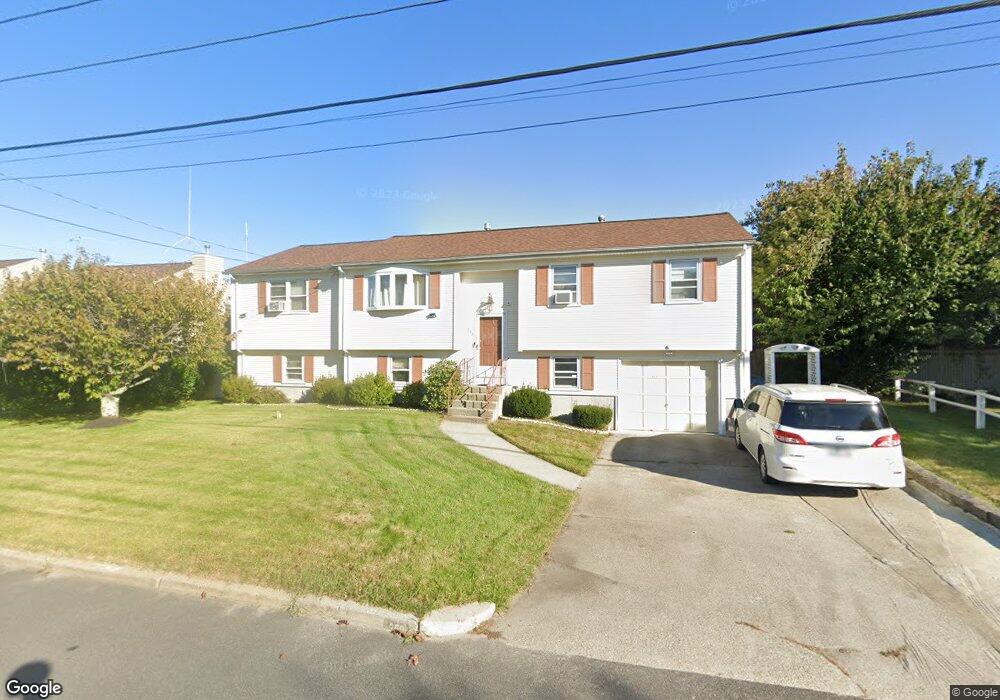 250 Locust Glen Dr, Cranston, RI 02921 - photo 1