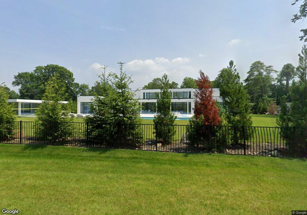 7 Birchwood Ln, Great Neck, NY 11024 - photo 1