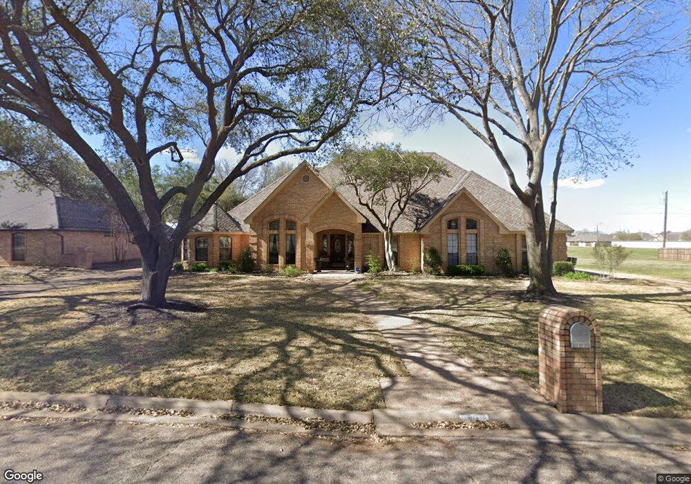 1506 Stonegate Dr, Cleburne, TX 76033 - photo 1