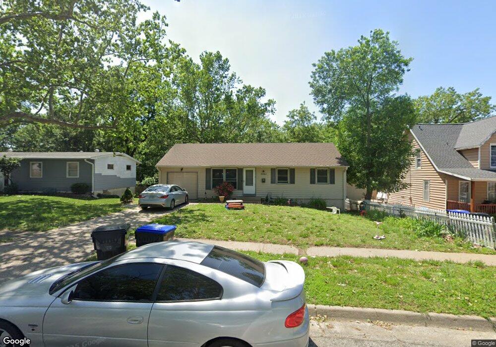 3021 SW Mcclure Rd, Topeka, KS 66614 - photo 1
