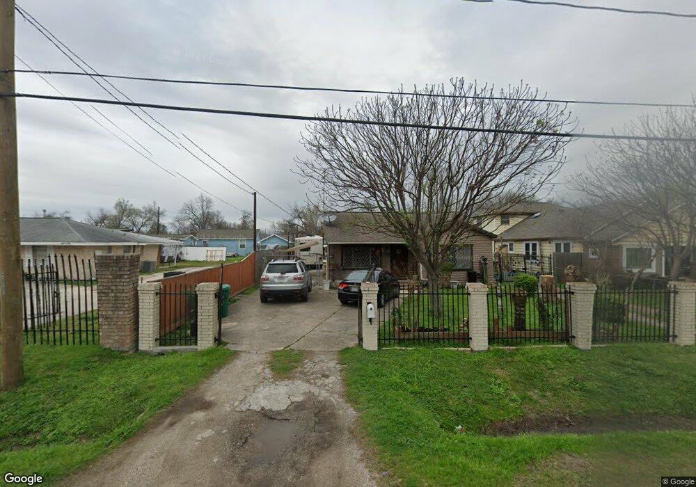 915 Apache St, Houston, TX 77022 - photo 1