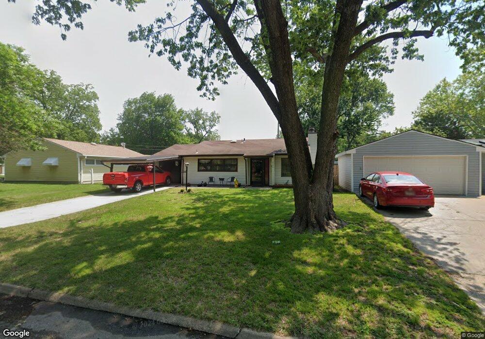 2304 SW College Ave, Topeka, KS 66611 - photo 1