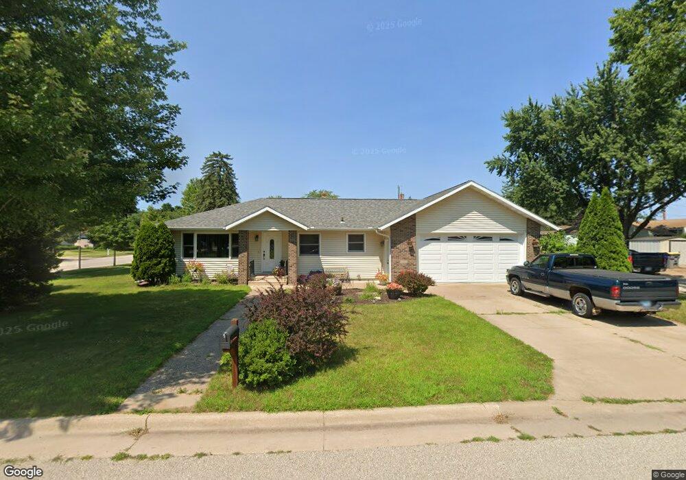 440 S 9th St, La Crescent, MN 55947 - photo 1