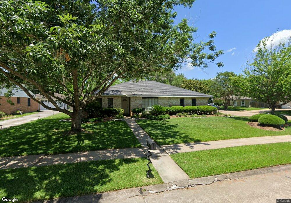 200 Stonehenge Ln, Friendswood, TX 77546 - photo 1